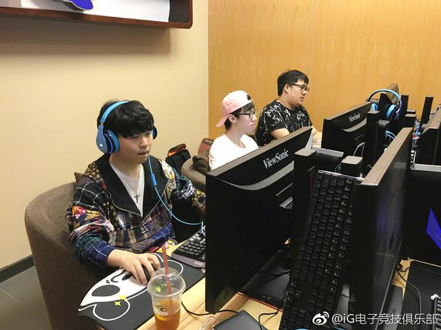 教练和队友